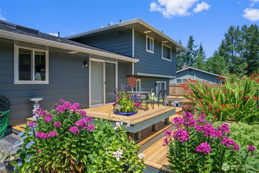 Property photo for 10501 25th Drive Se, Everett photo 8
