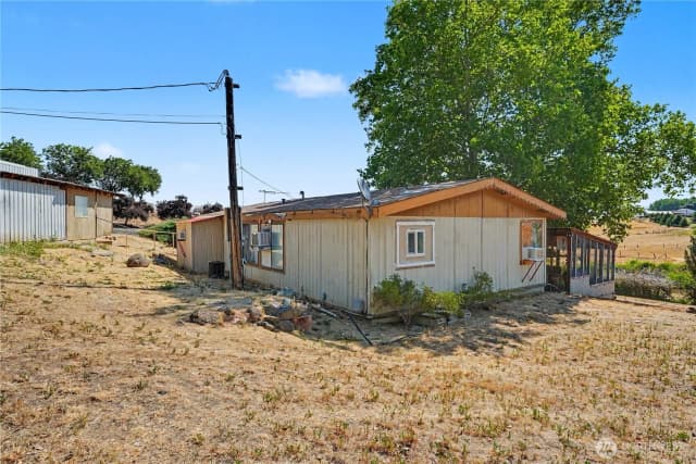 Property photo for 363 Baker Road, Selah photo 2
