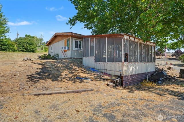 Property photo for 363 Baker Road, Selah photo 3