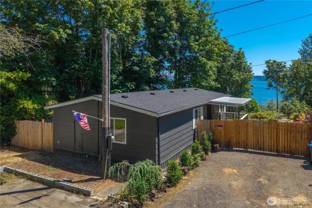 Property photo for 1898 Vista Lane W, Bremerton photo 3