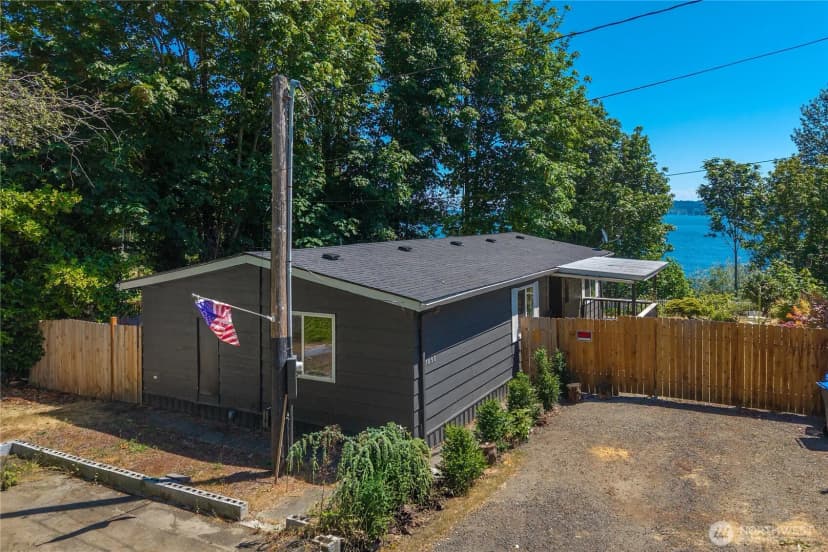 Property photo for 1898 Vista Lane W, Bremerton photo 3