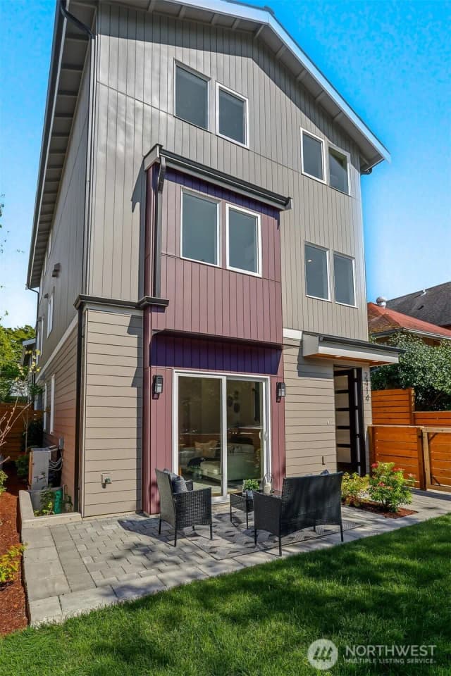 Property photo for 2414 Queen Anne Avenue N, Seattle photo 2