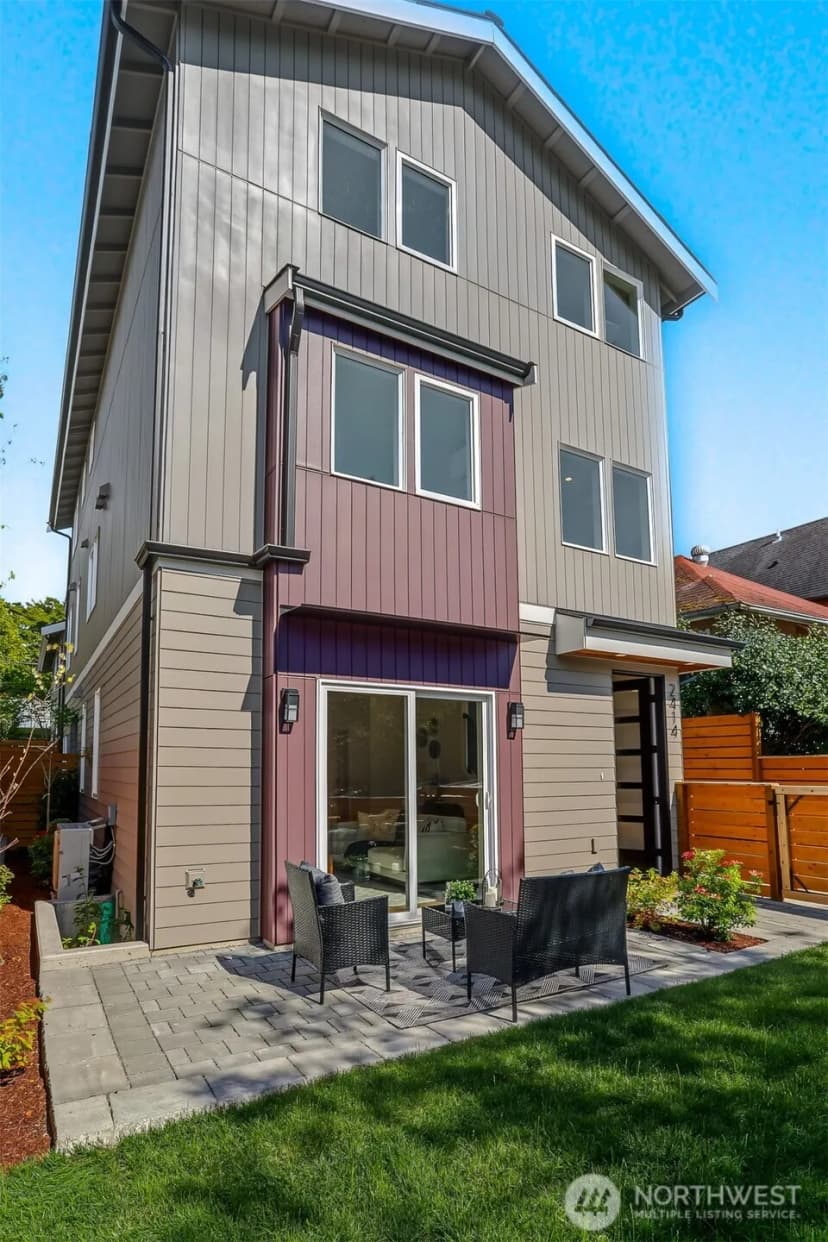 Property photo for 2414 Queen Anne Avenue N, Seattle photo 2