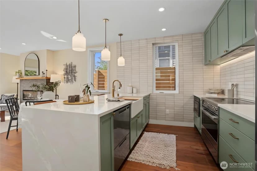 Property photo for 2414 Queen Anne Avenue N, Seattle photo 12