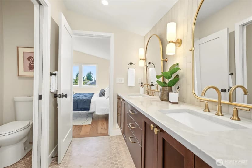 Property photo for 2414 Queen Anne Avenue N, Seattle photo 20