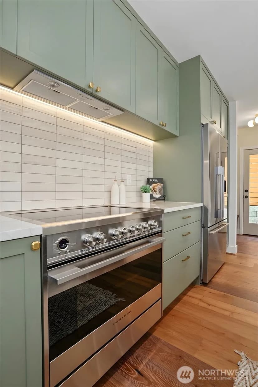 Property photo for 2414 Queen Anne Avenue N, Seattle photo 14