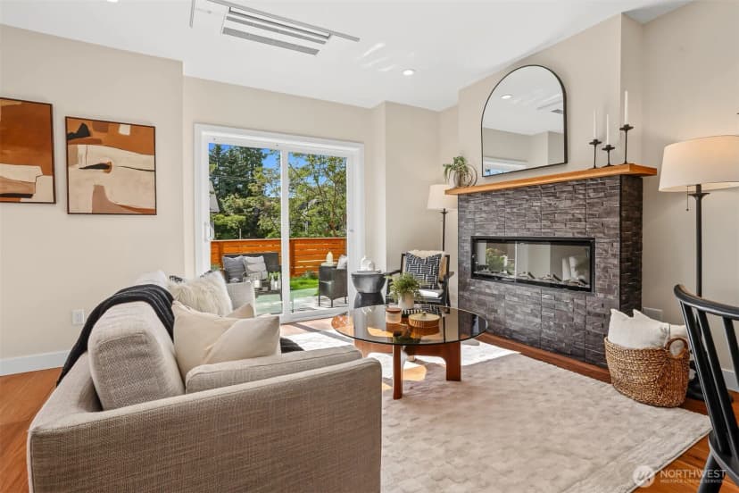 Property photo for 2414 Queen Anne Avenue N, Seattle photo 16