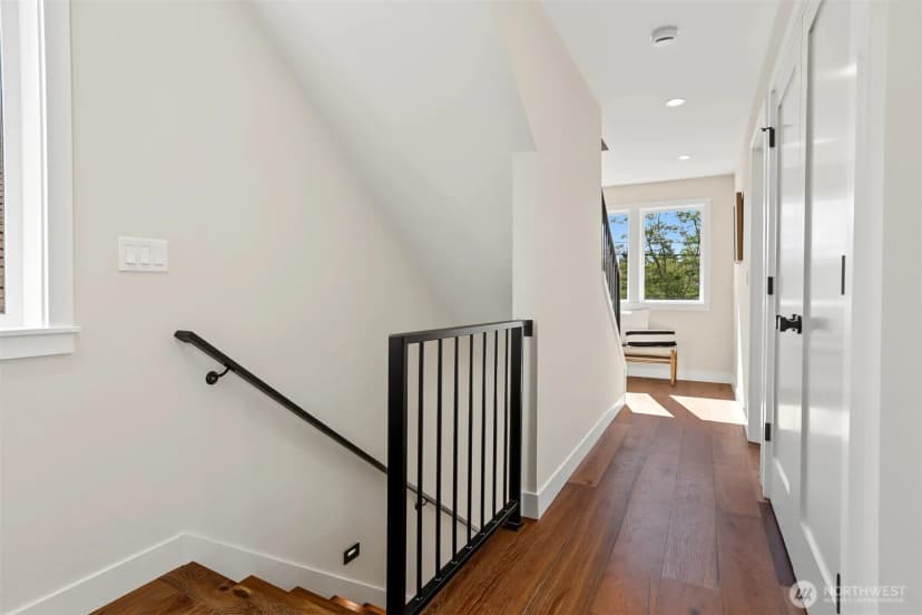 Property photo for 2414 Queen Anne Avenue N, Seattle photo 18