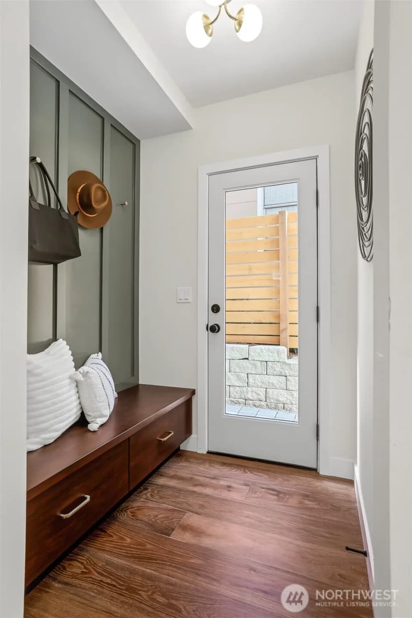 Property photo for 2414 Queen Anne Avenue N, Seattle photo 17