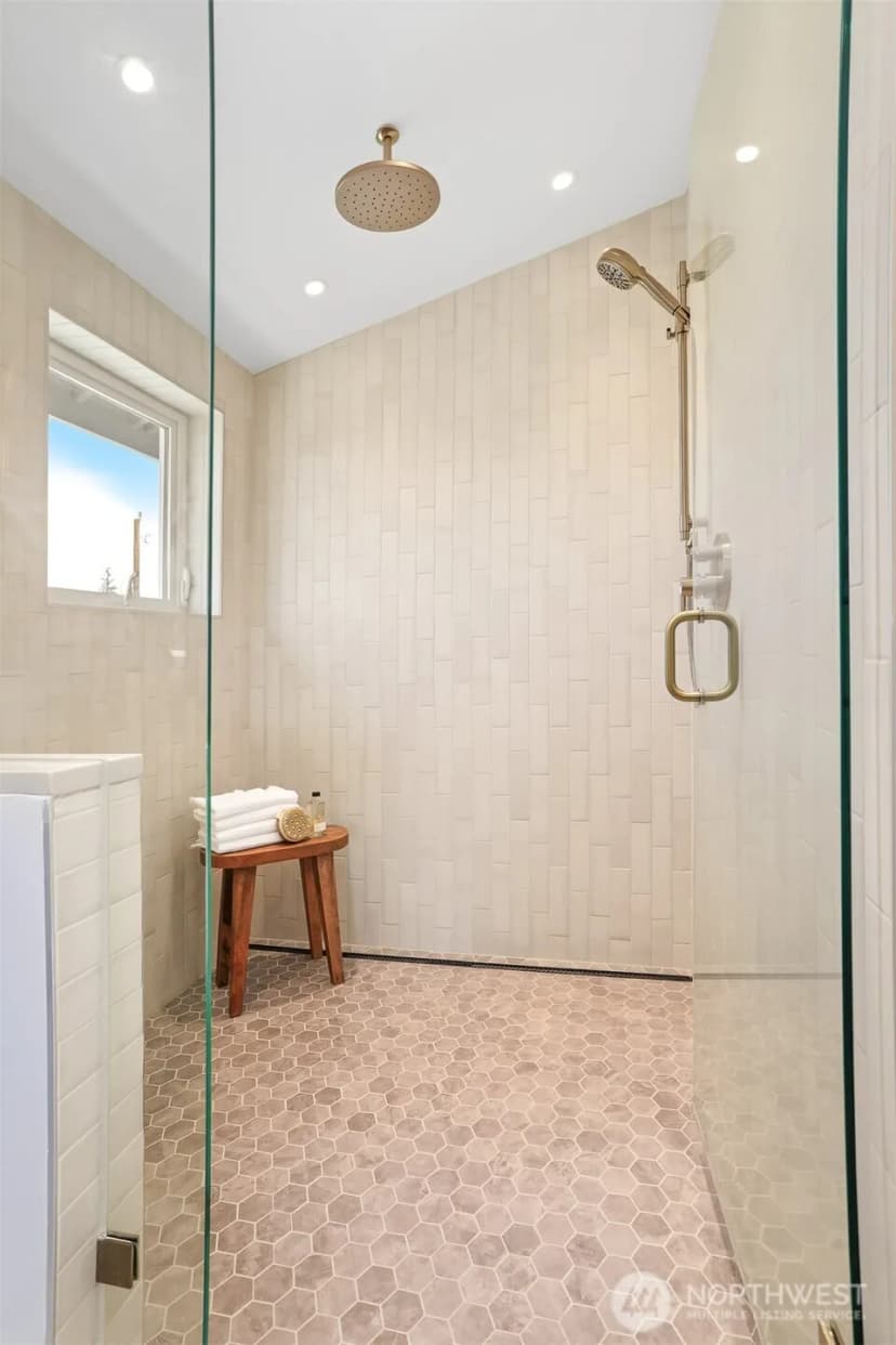 Property photo for 2414 Queen Anne Avenue N, Seattle photo 21