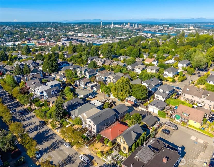 Property photo for 2412 Queen Anne Avenue N, Seattle photo 31