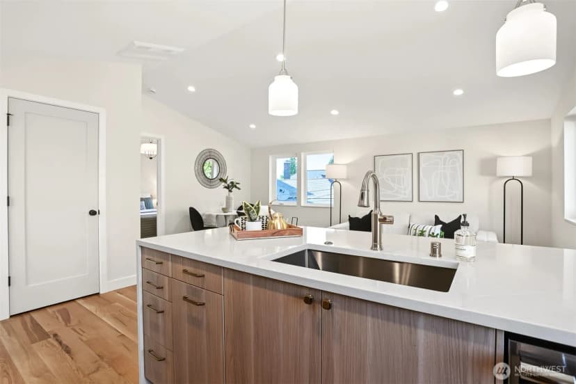 Property photo for 2412 Queen Anne Avenue N, Seattle photo 9