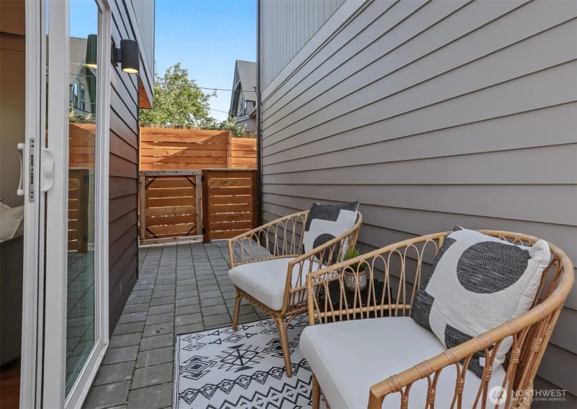 Property photo for 2412 Queen Anne Avenue N, Seattle photo 24