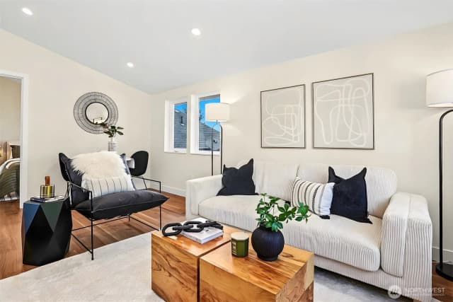 Property photo for 2412 Queen Anne Avenue N, Seattle photo 3
