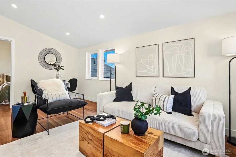 Property photo for 2412 Queen Anne Avenue N, Seattle photo 3