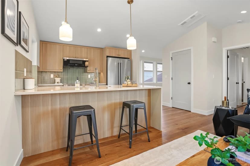 Property photo for 2412 Queen Anne Avenue N, Seattle photo 6