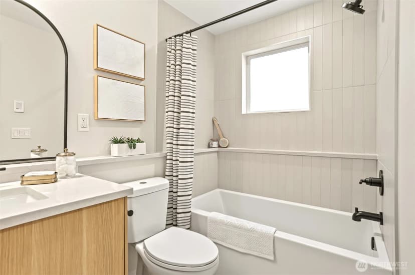 Property photo for 2412 Queen Anne Avenue N, Seattle photo 19