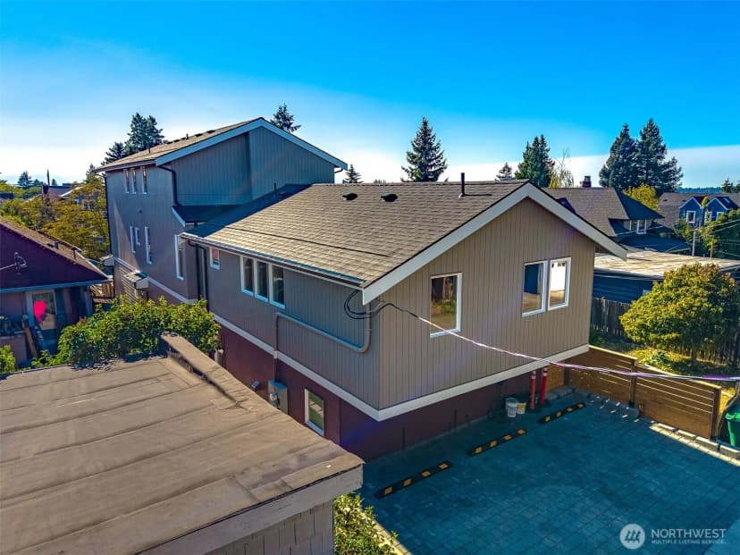 Property photo for 2412 Queen Anne Avenue N, Seattle photo 27