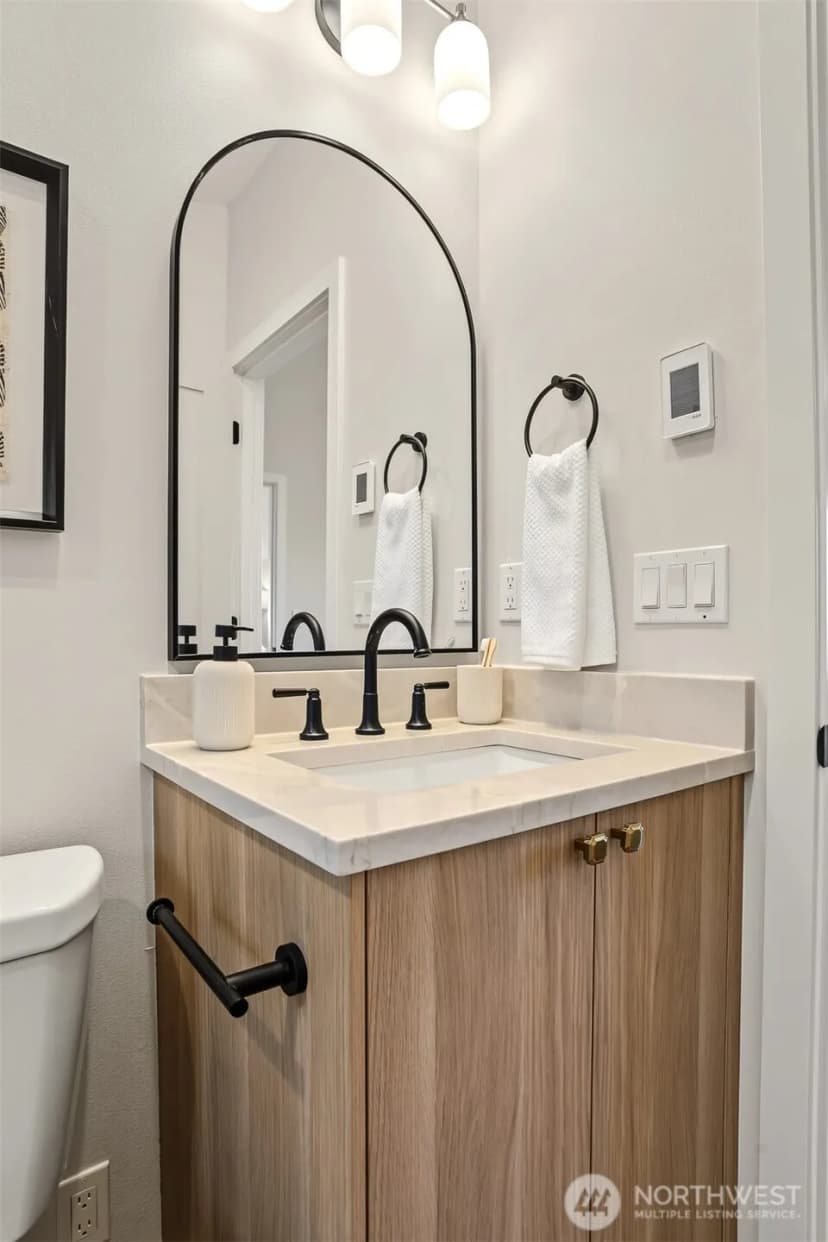 Property photo for 2412 Queen Anne Avenue N, Seattle photo 12