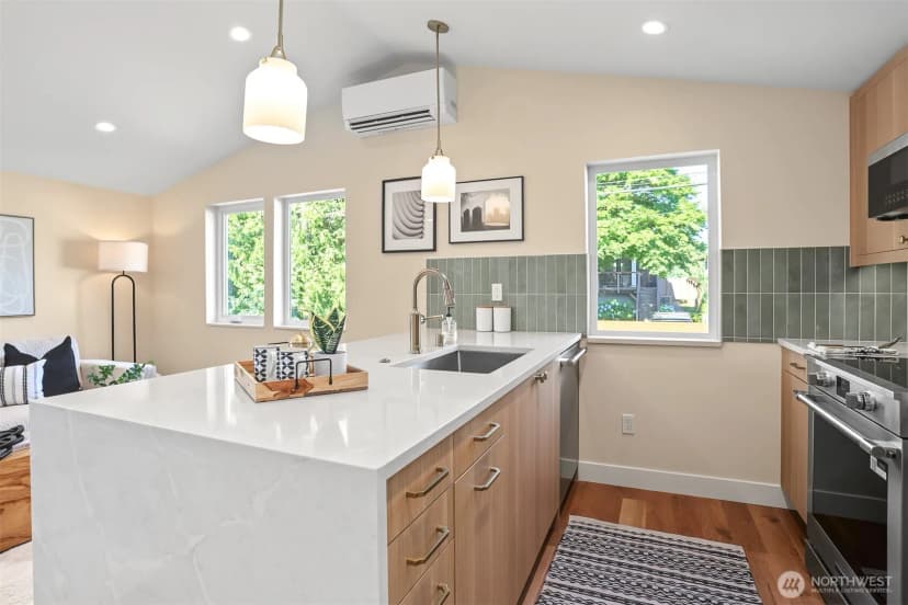 Property photo for 2412 Queen Anne Avenue N, Seattle photo 7