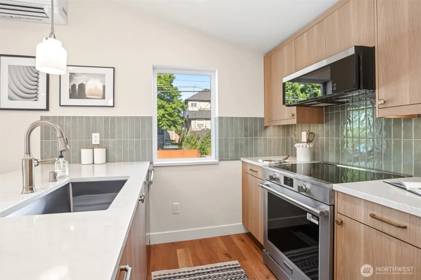 Property photo for 2412 Queen Anne Avenue N, Seattle photo 8