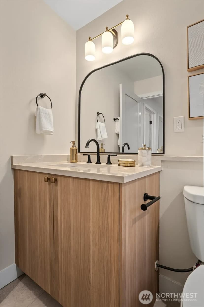 Property photo for 2412 Queen Anne Avenue N, Seattle photo 20