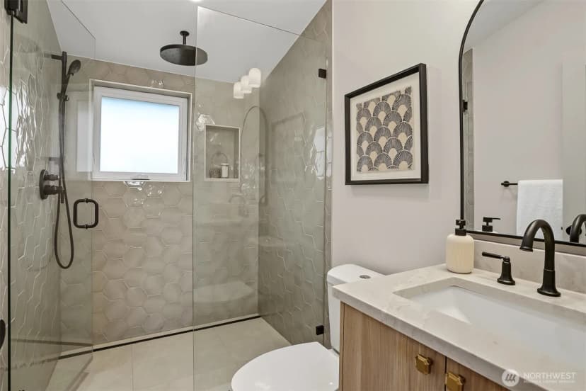 Property photo for 2412 Queen Anne Avenue N, Seattle photo 11