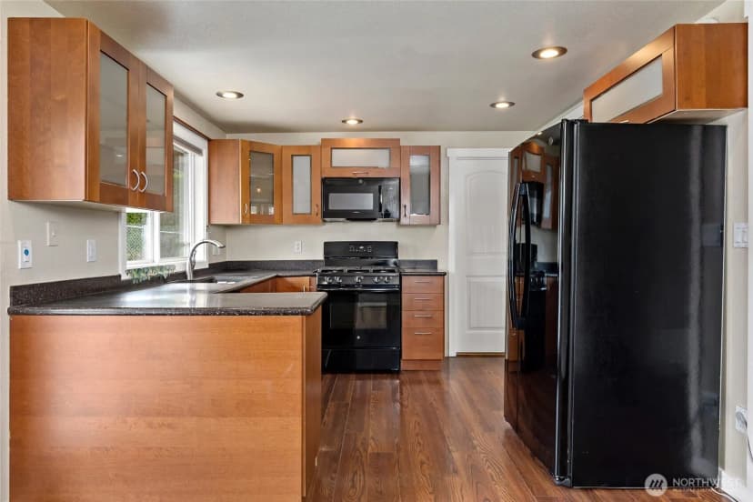 Property photo for 10717 Se 211th Street, Kent photo 12