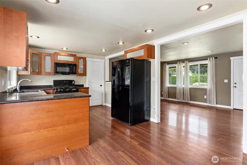 Property photo for 10717 Se 211th Street, Kent photo 17