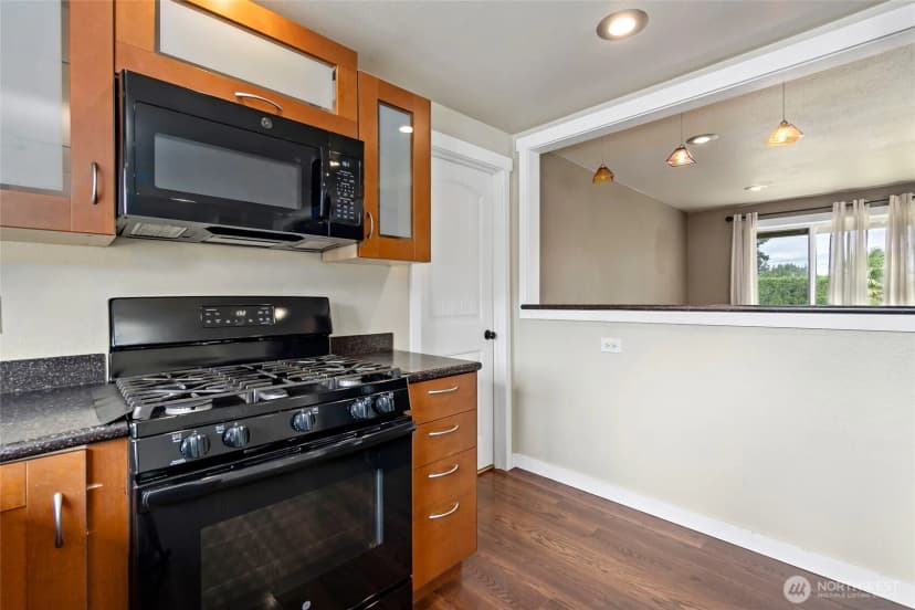 Property photo for 10717 Se 211th Street, Kent photo 16