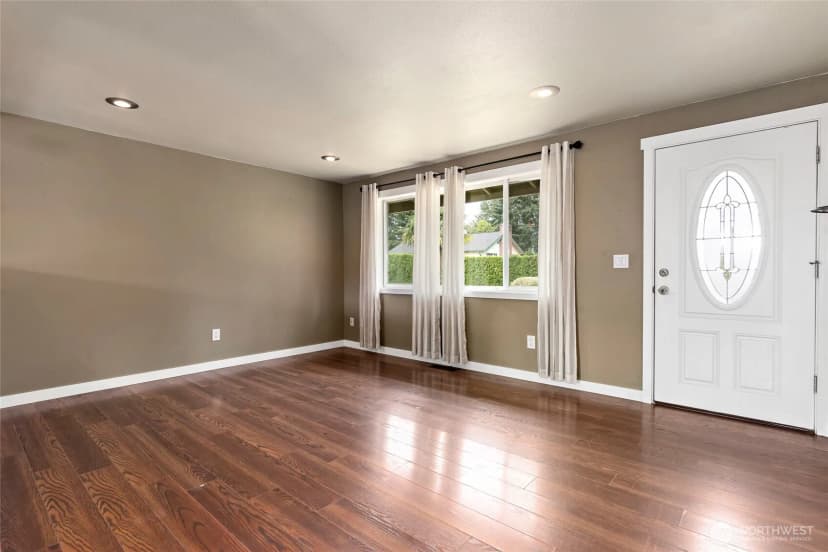 Property photo for 10717 Se 211th Street, Kent photo 4