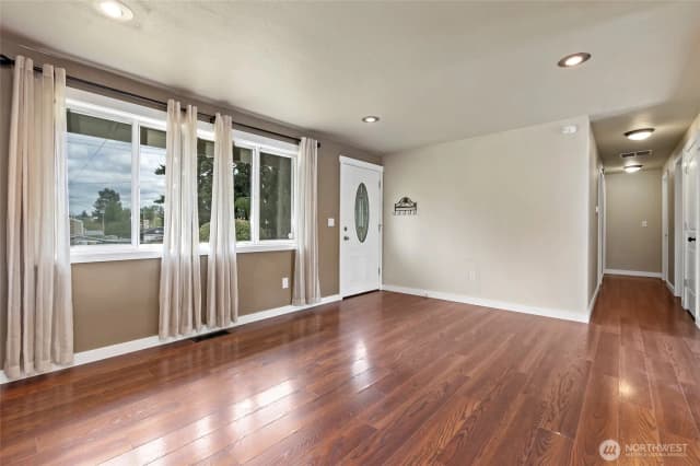 Property photo for 10717 Se 211th Street, Kent photo 5