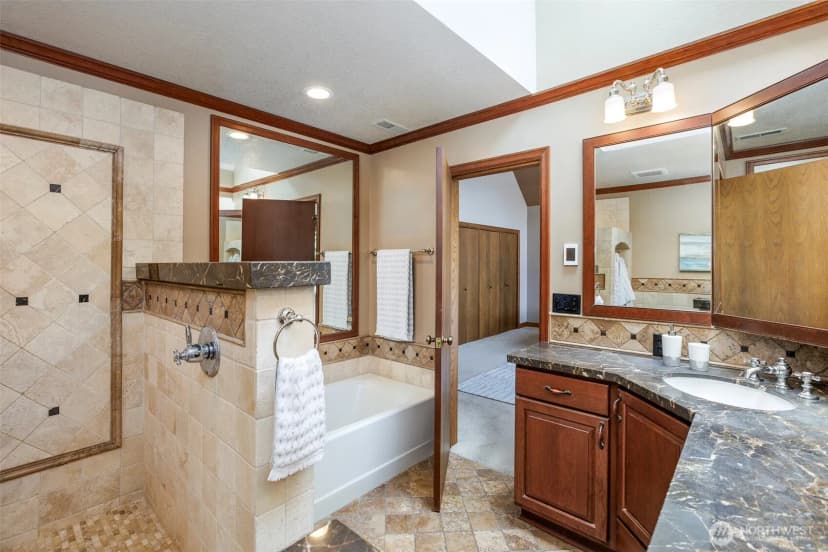 Property photo for 6573 Ne Windermere Road, Seattle photo 18