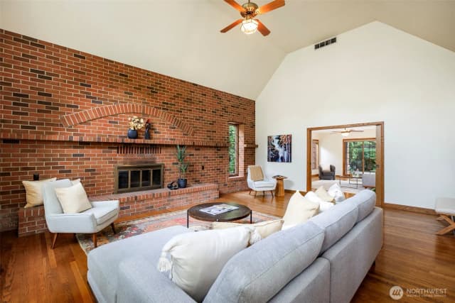 Property photo for 6573 Ne Windermere Road, Seattle photo 4