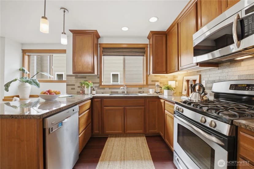 Property photo for 7411 4th Avenue Ne #a, Seattle photo 6