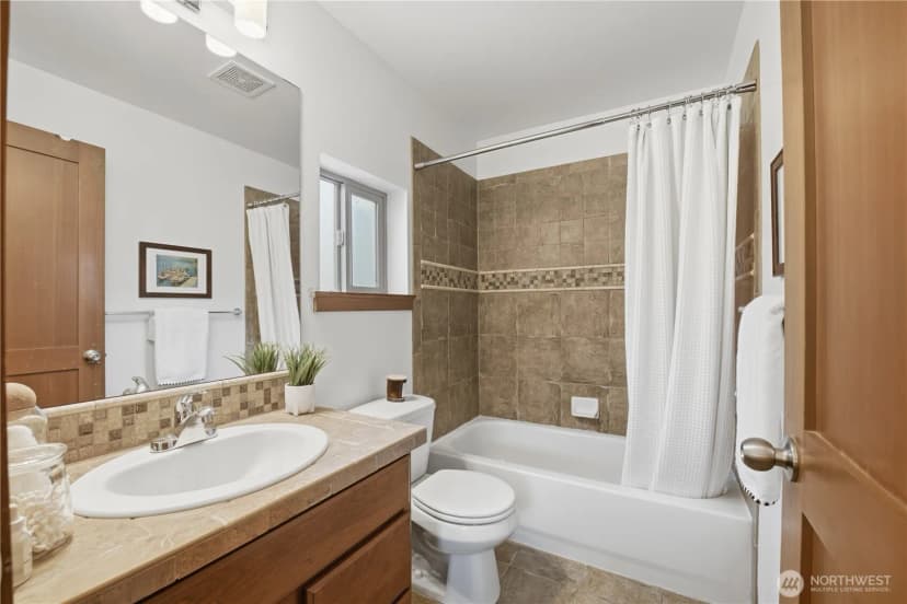 Property photo for 7411 4th Avenue Ne #a, Seattle photo 23