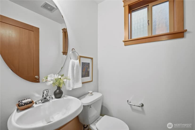 Property photo for 7411 4th Avenue Ne #a, Seattle photo 16