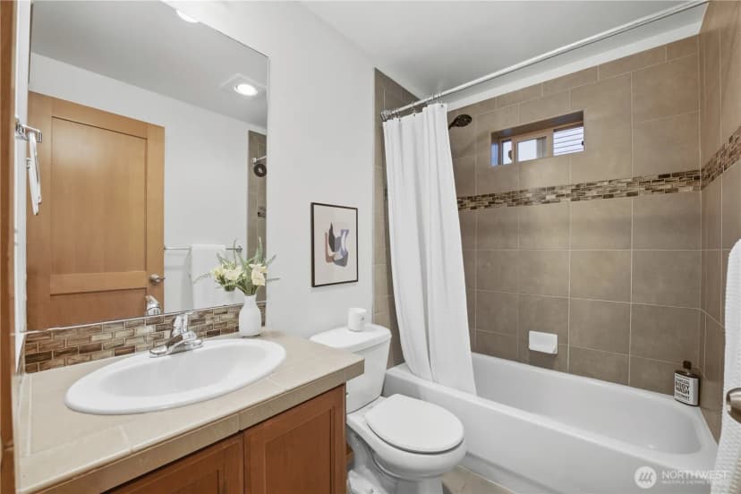 Property photo for 7411 4th Avenue Ne #a, Seattle photo 15