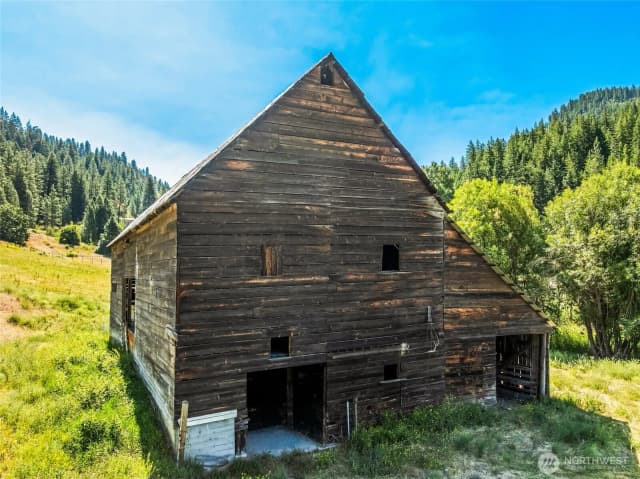 Property photo for 10495 Merry Canyon Road, Leavenworth photo 3