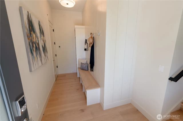Property photo for 13540 39th Avenue Ne #b, Seattle photo 3