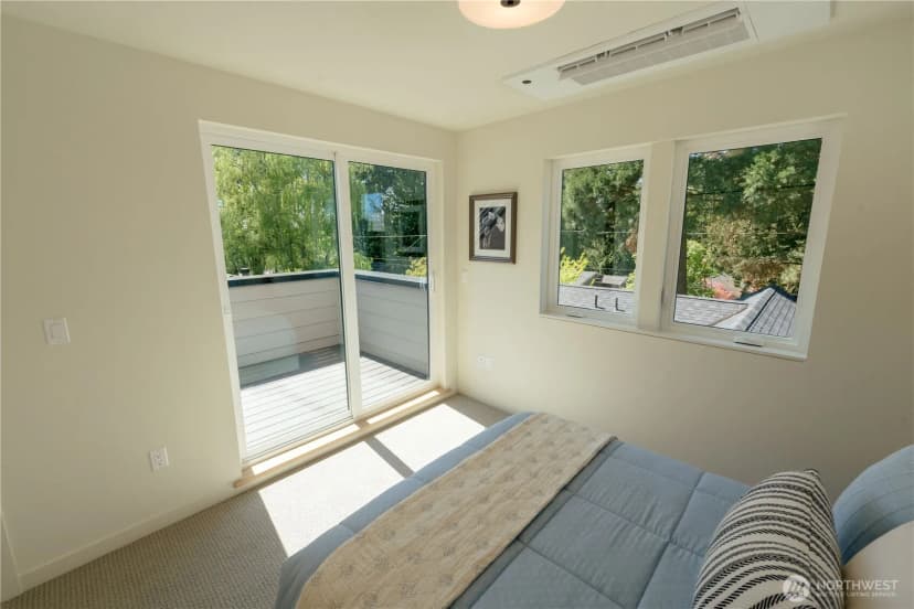 Property photo for 13540 39th Avenue Ne #b, Seattle photo 20