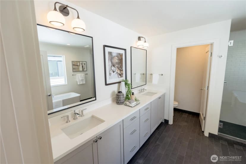 Property photo for 13540 39th Avenue Ne #b, Seattle photo 16