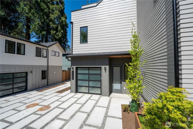 Property photo for 13540 39th Avenue Ne #b, Seattle photo 2