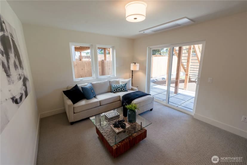 Property photo for 13540 39th Avenue Ne #b, Seattle photo 6