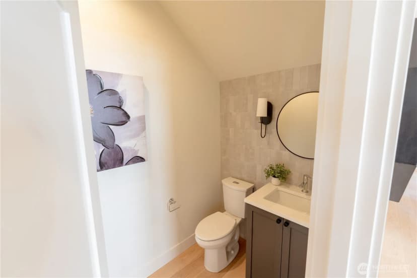 Property photo for 13540 39th Avenue Ne #b, Seattle photo 12