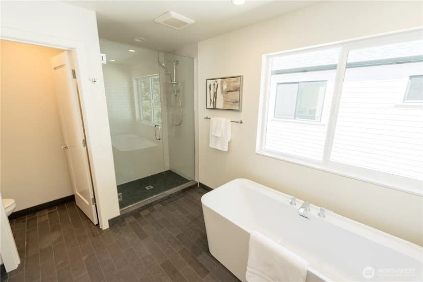 Property photo for 13540 39th Avenue Ne #b, Seattle photo 17