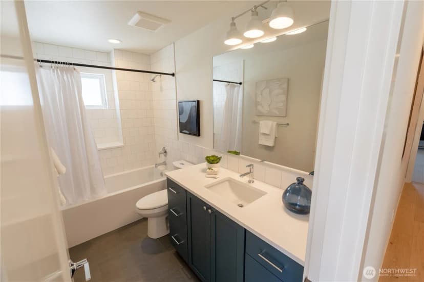 Property photo for 13540 39th Avenue Ne #b, Seattle photo 19