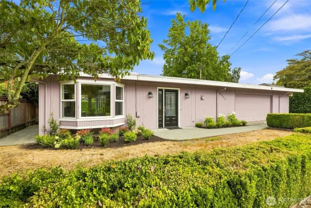 Property photo for 8218 Se 36th Street, Mercer Island