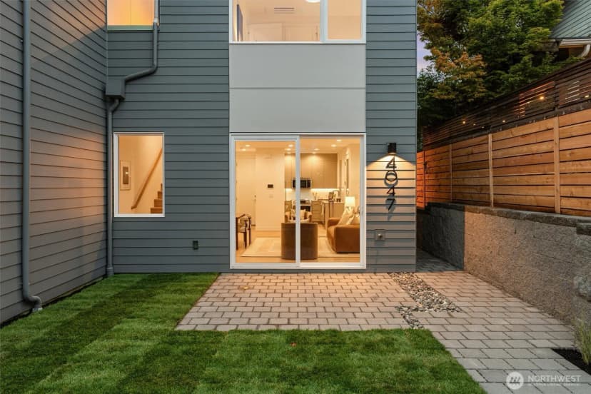 Property photo for 4047 44th Avenue Sw, Seattle photo 8