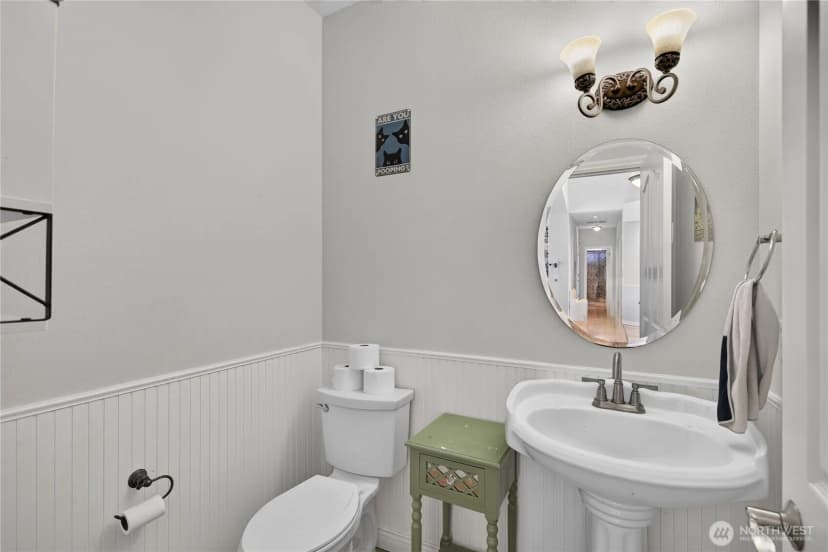 Property photo for 130 W Crescent Harbor Road, Oak Harbor photo 21